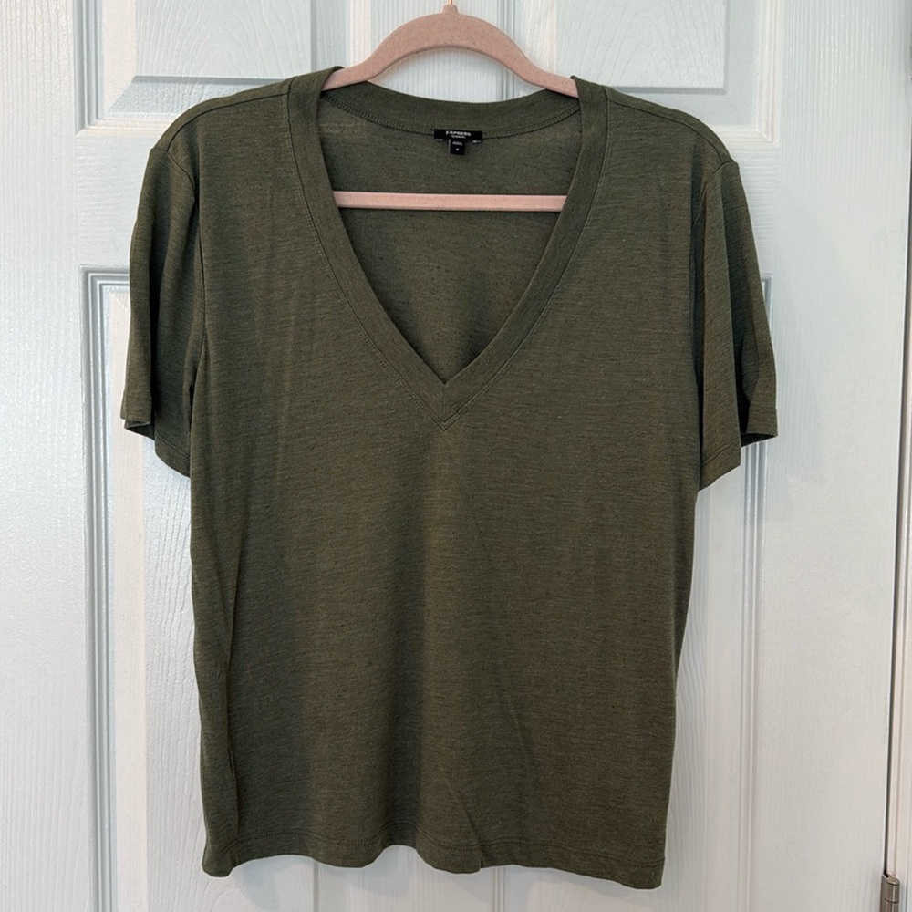 Womens Express v-neck green tee